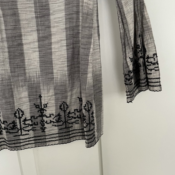 Lucky Mid Sleeve Grey detailed top - Picture 2 of 4